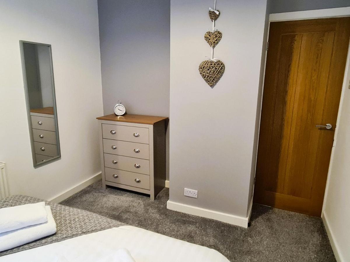 Tower Views 2 Bedroom House With Private Parking Blackpool Exterior photo