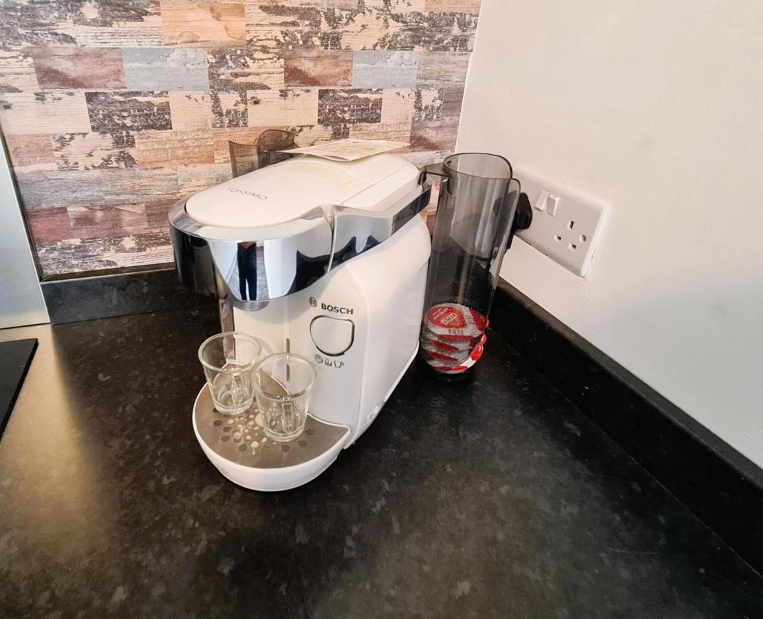 Tower Views 2 Bedroom House With Private Parking Blackpool Exterior photo