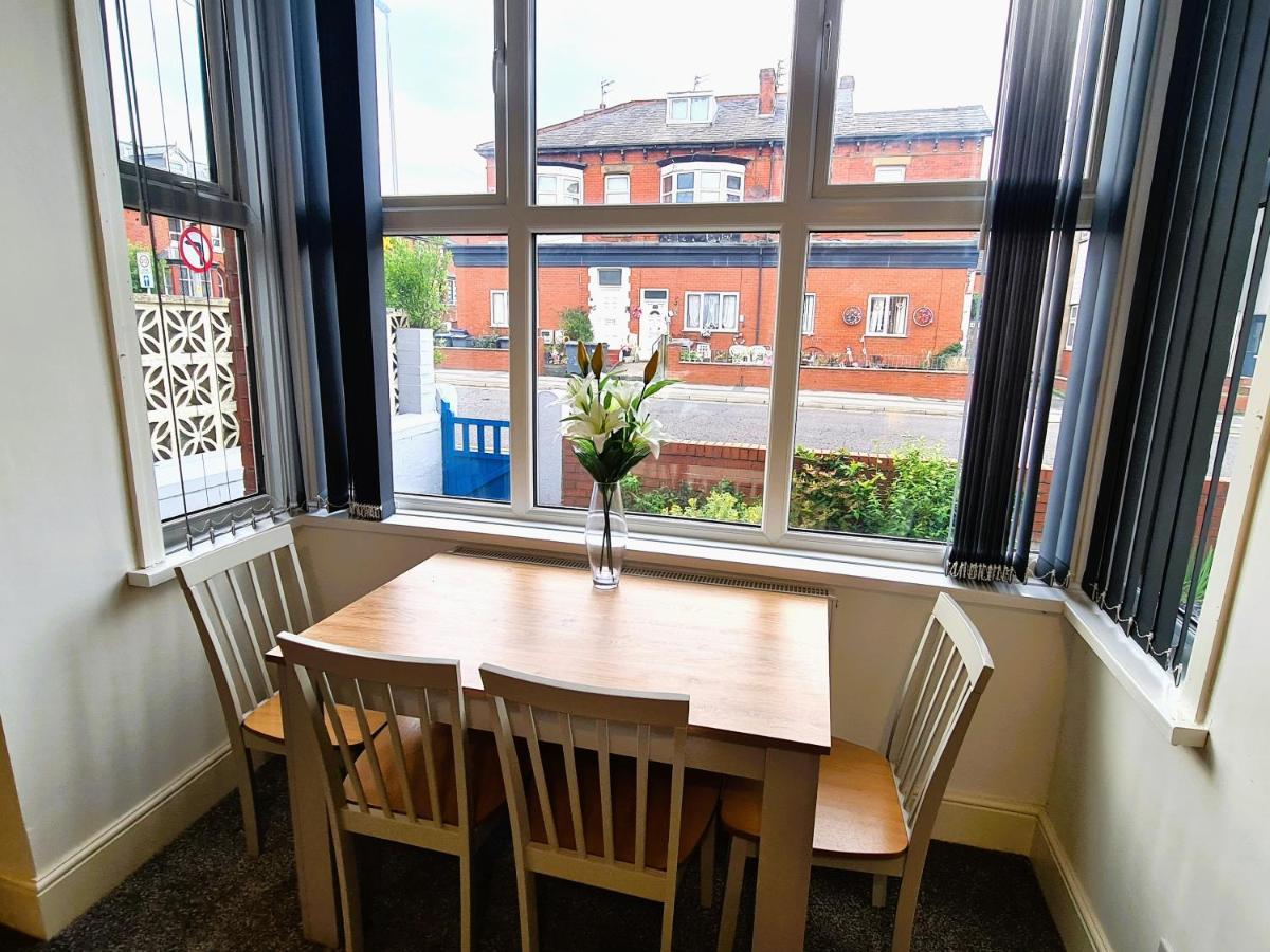 Tower Views 2 Bedroom House With Private Parking Blackpool Exterior photo